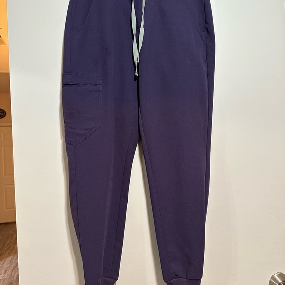 FIGS Purple Jam Set - Rafaela XS top, joggers SP - Picture 2 of 4